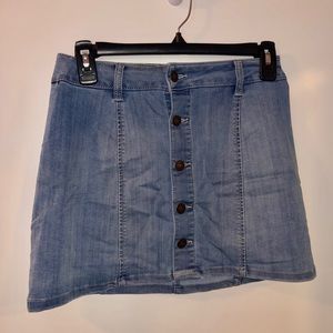 Button denim skirt